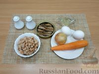 Фото приготовления рецепта: Салат с фасолью, морковью, шпротами и яйцами - шаг №1