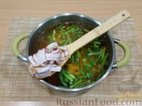 Фото приготовления рецепта: Суп с копчёной курицей и стручковой фасолью - шаг №11