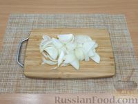 Фото приготовления рецепта: Лобио из консервированной фасоли с курицей и томатным соусом - шаг №2