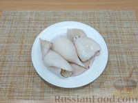 Фото приготовления рецепта: Салат с кальмарами, сыром, грецкими орехами и яйцами - шаг №9