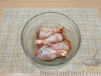 Фото приготовления рецепта: Курица, тушенная с картошкой и стручковой фасолью - шаг №3