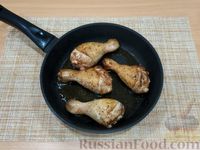 Фото приготовления рецепта: Курица, тушенная с картошкой и стручковой фасолью - шаг №6