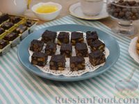 Фото приготовления рецепта: Шоколадные конфеты с сухими завтраками, печеньем и изюмом - шаг №12