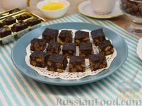 Фото приготовления рецепта: Шоколадные конфеты с сухими завтраками, печеньем и изюмом - шаг №13