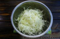 Фото приготовления рецепта: Щи из свежей капусты с мясными фрикадельками и томатным соком - шаг №16