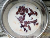 Фото приготовления рецепта: Печень в сметанно-сырном соусе - шаг №3