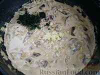 Фото приготовления рецепта: Печень в сметанно-сырном соусе - шаг №9