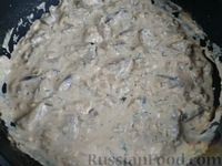 Фото приготовления рецепта: Печень в сметанно-сырном соусе - шаг №10