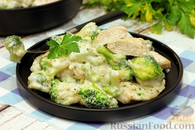 Брокколи, запеченная с куриным филе