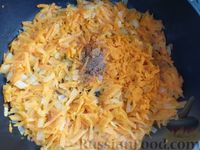 Фото приготовления рецепта: Куриный суп с тыквой, плавленым сыром и рисом - шаг №5