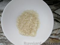 Фото приготовления рецепта: Куриный суп с тыквой, плавленым сыром и рисом - шаг №9