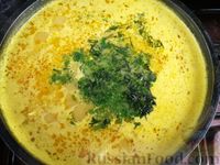 Фото приготовления рецепта: Куриный суп с тыквой, плавленым сыром и рисом - шаг №13