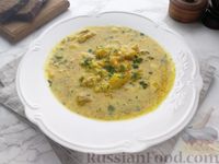 Фото приготовления рецепта: Куриный суп с тыквой, плавленым сыром и рисом - шаг №15