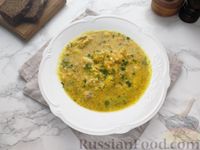 Фото приготовления рецепта: Куриный суп с тыквой, плавленым сыром и рисом - шаг №16