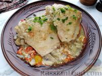 Фото к рецепту: Курица, тушенная с грибами и сладким перцем в молоке