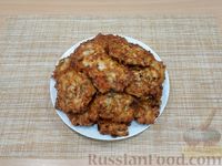 Фото приготовления рецепта: Рубленые куриные котлеты с сыром и сметаной - шаг №14