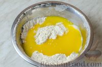 Фото приготовления рецепта: Песочные пирожные "Ёлочки" с масляным кремом - шаг №4