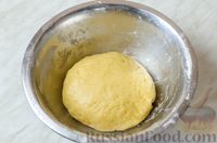 Фото приготовления рецепта: Песочные пирожные "Ёлочки" с масляным кремом - шаг №5