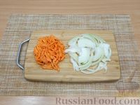 Фото приготовления рецепта: Рис с грибами и соевым соусом (на сковороде) - шаг №4