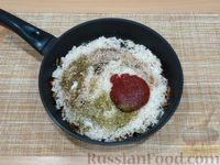 Фото приготовления рецепта: Рис с грибами и соевым соусом (на сковороде) - шаг №7