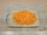 Фото приготовления рецепта: Морковный омлет с сыром - шаг №2