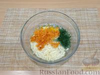 Фото приготовления рецепта: Морковный омлет с сыром - шаг №8