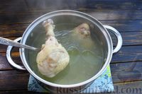 Фото приготовления рецепта: Куриный суп с жареной вермишелью и сладким перцем - шаг №3