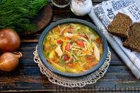 Фото приготовления рецепта: Куриный суп с жареной вермишелью и сладким перцем - шаг №19