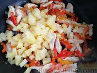 Фото приготовления рецепта: Лапша удон с мясом и ананасом - шаг №6