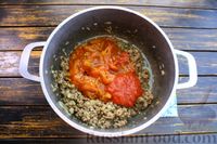 Фото приготовления рецепта: Суп с фаршем, рисом и консервированными помидорами - шаг №7
