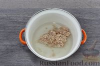 Фото приготовления рецепта: Суп с лапшой и куриным фаршем (без картофеля) - шаг №2