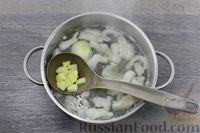 Фото приготовления рецепта: Рыбный суп с клёцками - шаг №5