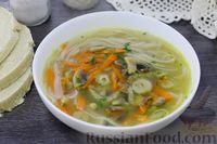Фото приготовления рецепта: Суп с рисовой лапшой и грибами - шаг №9