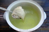 Фото приготовления рецепта: Куриный суп с чесночными галушками - шаг №3