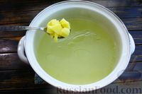 Фото приготовления рецепта: Куриный суп с чесночными галушками - шаг №6