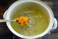 Фото приготовления рецепта: Куриный суп с чесночными галушками - шаг №24