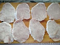 Фото приготовления рецепта: Свиные отбивные в сырном кляре - шаг №2