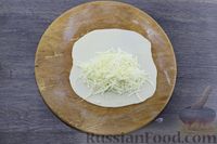 Фото приготовления рецепта: Чебуреки с сыром сулугуни - шаг №9