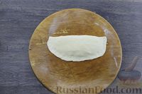 Фото приготовления рецепта: Чебуреки с сыром сулугуни - шаг №10