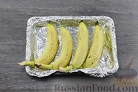 Фото приготовления рецепта: Десерт из запечённых бананов с йогуртом и мятой - шаг №2