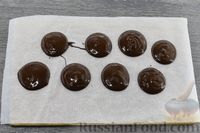 Фото приготовления рецепта: Шоколадные конфеты с орехами и сухофруктами - шаг №8