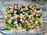 Фото приготовления рецепта: Картофельная запеканка с брокколи и ветчиной - шаг №4