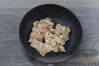 Фото приготовления рецепта: Гречка с курицей, грибами и сметаной (на сковороде) - шаг №2