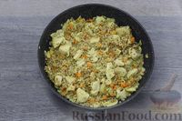 Фото приготовления рецепта: Гречка с курицей, грибами и сметаной (на сковороде) - шаг №11