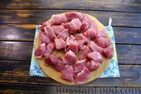 Фото приготовления рецепта: Капуста, запечённая со свининой в томатном соке - шаг №4