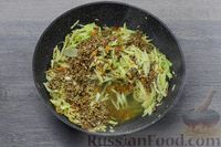Фото приготовления рецепта: Гречка с капустой и морковью - шаг №6