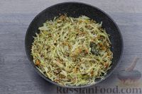Фото приготовления рецепта: Гречка с капустой и морковью - шаг №7