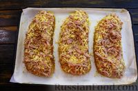 Фото приготовления рецепта: Горячие бутерброды с сыром, сосисками и яйцами - шаг №9