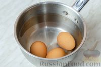 Фото приготовления рецепта: "Гнёзда" из куриного фарша с грибами, яйцами и плавленым сыром (в духовке) - шаг №2