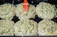 Фото приготовления рецепта: "Гнёзда" из куриного фарша с грибами, яйцами и плавленым сыром (в духовке) - шаг №17